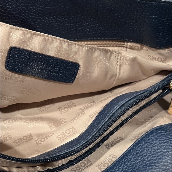Michael Kors Dark Blue Tote with Gold Chain - Picture 11 of 16